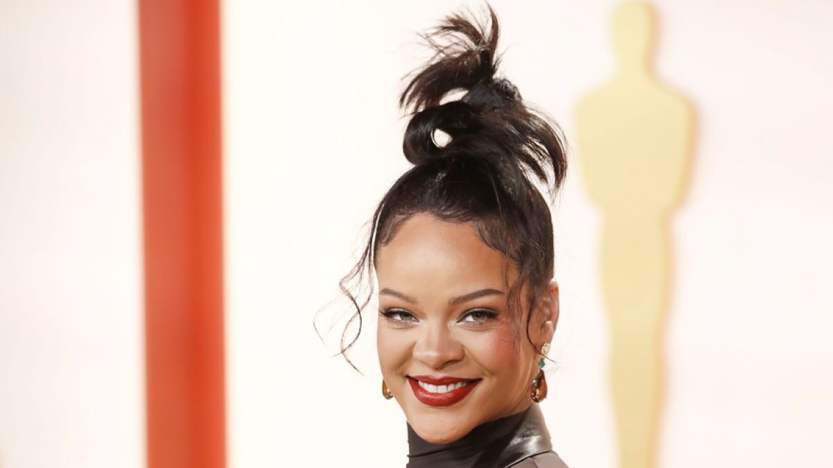 Η Rihanna γίνεται μπλε Στρουμφίτα για τη νέα ταινία «The Smurfs»