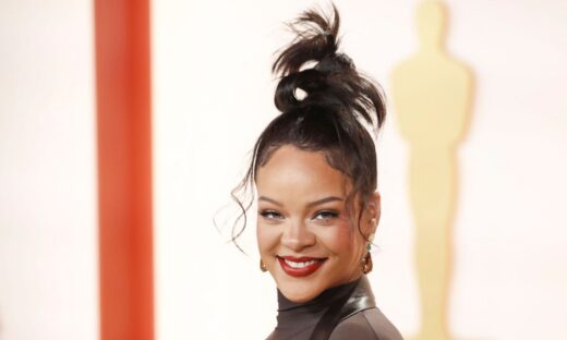 Η Rihanna γίνεται μπλε Στρουμφίτα για τη νέα ταινία «The Smurfs»