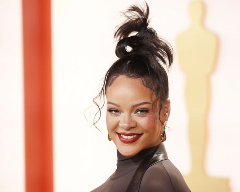 Η Rihanna γίνεται μπλε Στρουμφίτα για τη νέα ταινία «The Smurfs»