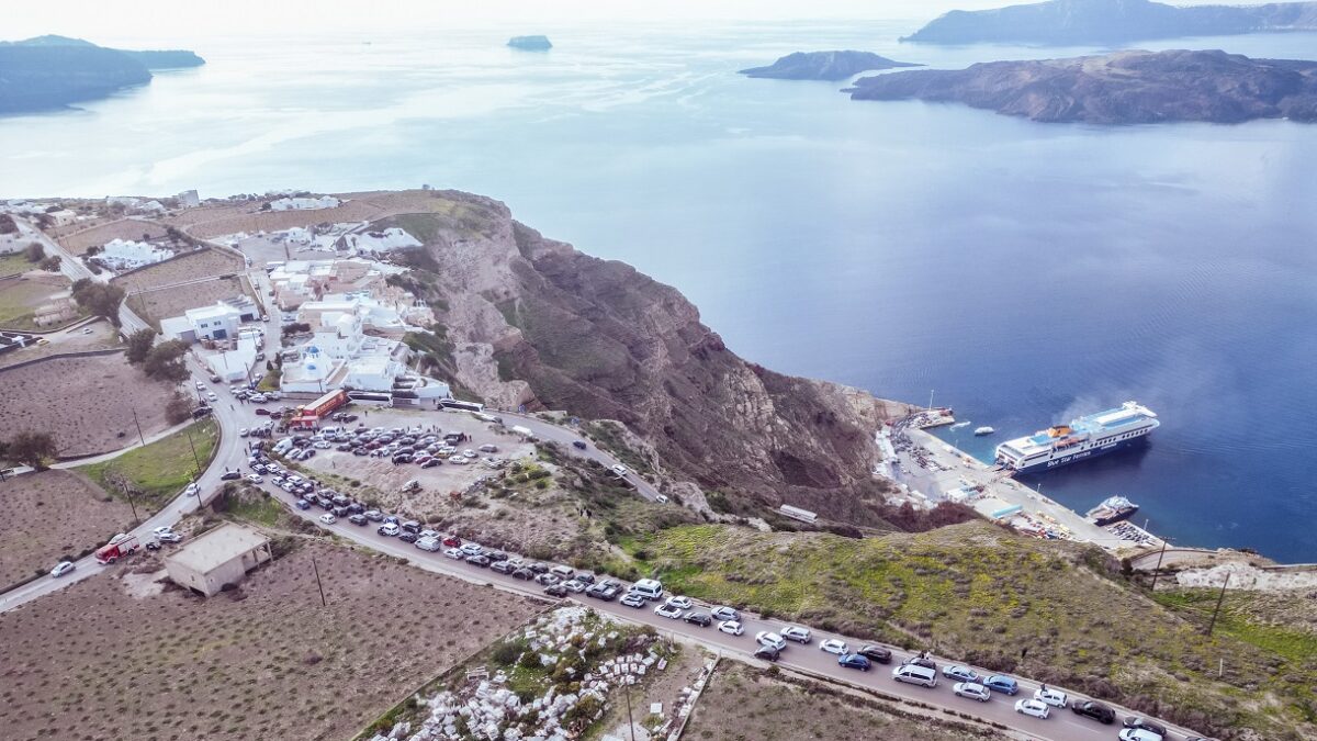 Σεισμός στις Κυκλάδες: Μαζική αποχώρηση από το λιμάνι στη Σαντορίνη