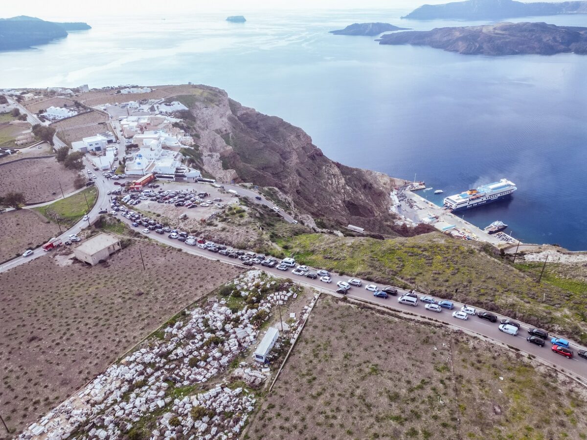 Σεισμός στις Κυκλάδες: Μαζική αποχώρηση από το λιμάνι στη Σαντορίνη