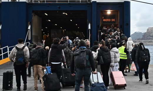 Σεισμοί στις Κυκλάδες: Πάνω από 11.000 άνθρωποι έχουν φύγει από τη Σαντορίνη