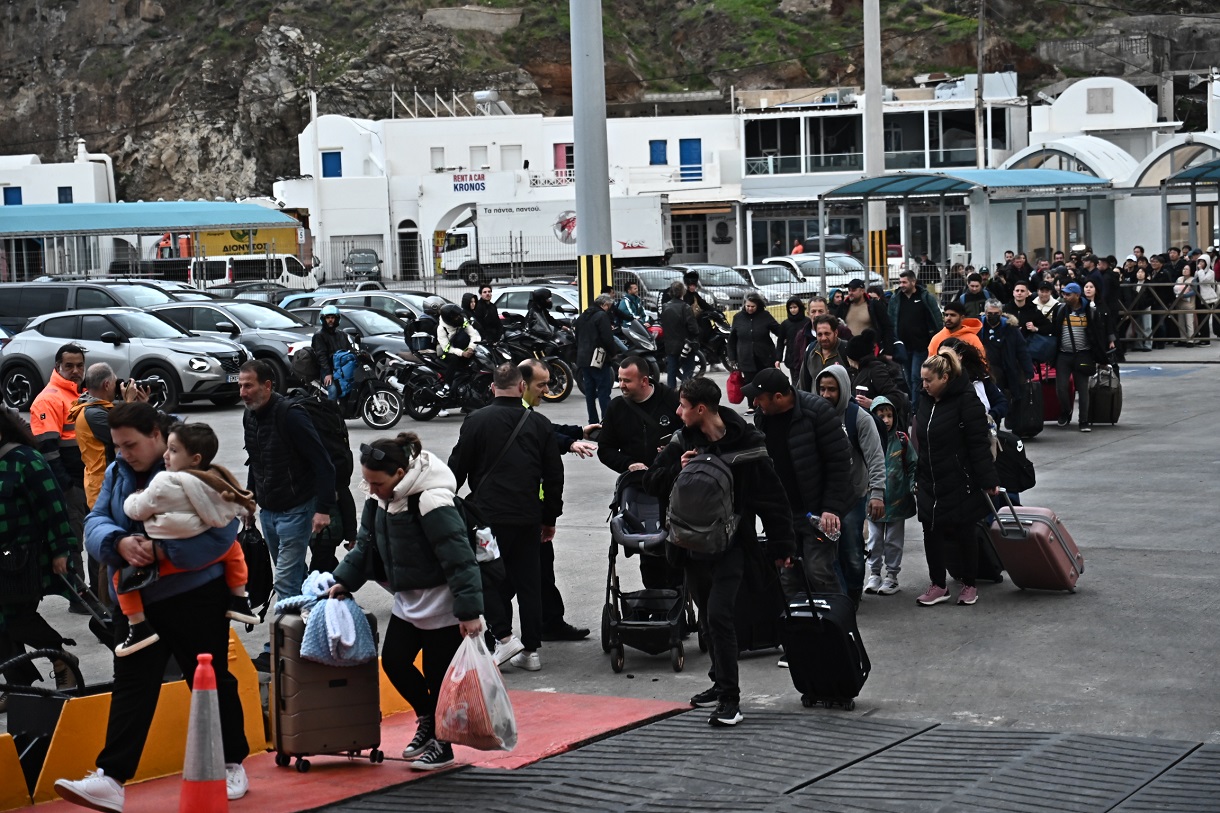 Πάνω από 11.000 άνθρωποι έχουν φύγει από τη Σαντορίνη