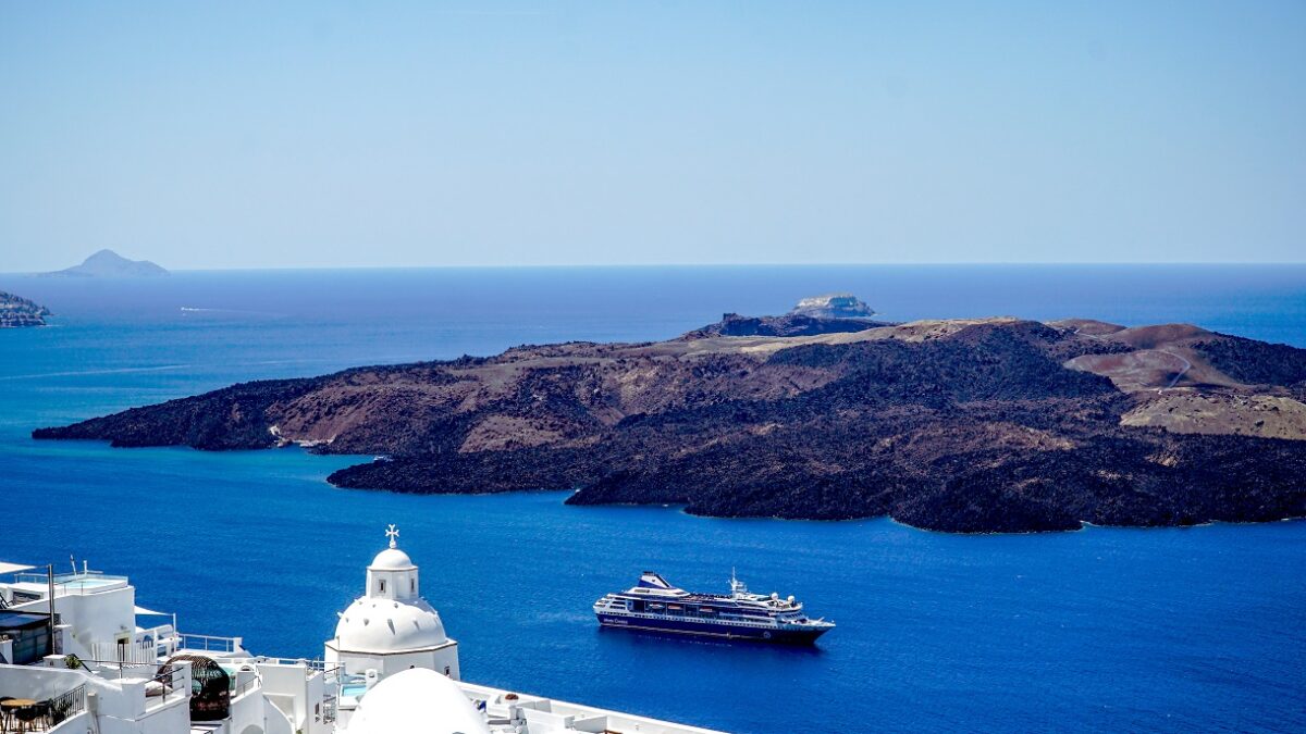 Μπαράζ σεισμών στις Κυκλάδες – «Όσο ανεβαίνουν τα μεγέθη τόσο ανεβαίνει ο σεισμικός κίνδυνος» λέει ο Γεράσιμος Παπαδόπουλος