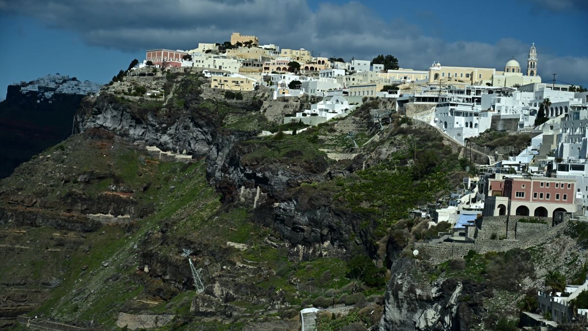 Σεισμοί στη Σαντορίνη: «Να σταματήσουν τα χολιγουντιανά τέρατα που ακούγονται» λέει ο Κώστας Παπαζάχος