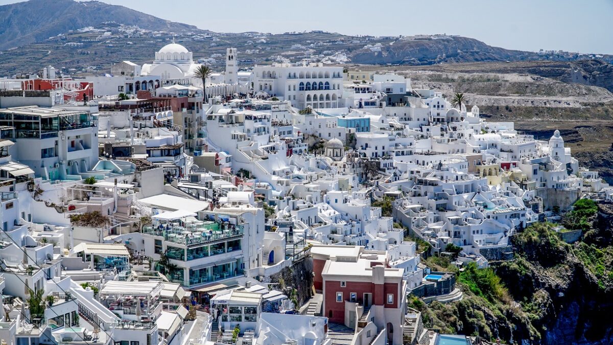 Σεισμοί στη Σαντορίνη: Έκτακτα μέτρα στήριξης για τις εμπορικές επιχειρήσεις του νησιού