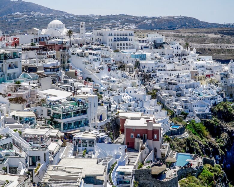 Σεισμοί στη Σαντορίνη: Έκτακτα μέτρα στήριξης για τις εμπορικές επιχειρήσεις του νησιού