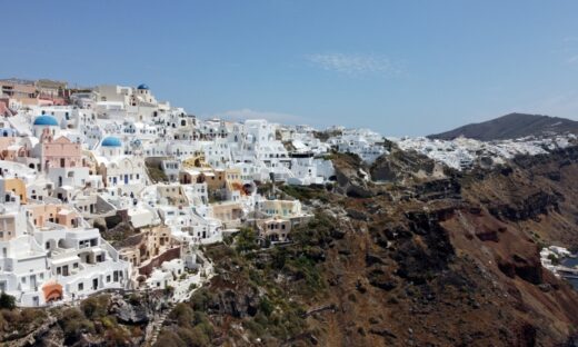 Σεισμοί στις Κυκλάδες: Δονήσεις 4 και 4,3 Ρίχτερ μέσα σε 5 λεπτά – Εντείνεται η αγωνία, ερήμωσε η Σαντορίνη