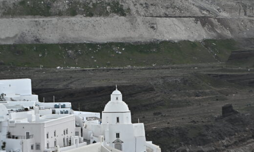 Σεισμοί στη Σαντορίνη: Απανωτές δονήσεις τα ξημερώματα – «Έχουμε δρόμο μπροστά μας» λέει ο Άκης Τσελέντης