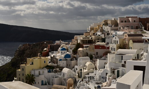 Σεισμοί στη Σαντορίνη: Μέσα σε μία ώρα σημειώθηκαν περισσότερες από 10 δονήσεις άνω των 4 Ρίχτερ