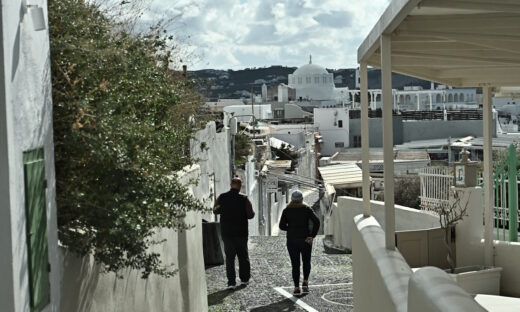 Σεισμοί στη Σαντορίνη: Οι κάτοικοι του νησιού αναφέρουν ζαλάδα και ναυτία – Τι είναι το σύνδρομο μετασεισμικής ζάλης