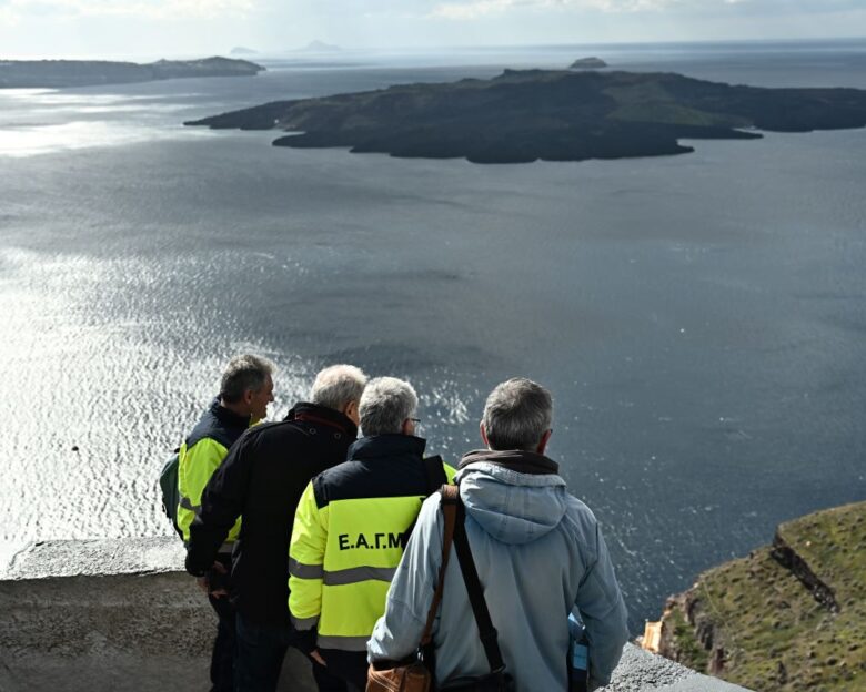 ΕΚΠΑ για σεισμούς στη Σαντορίνη: Πάνω από 19.200 δονήσεις από τις 26 Ιανουαρίου – Μειώνονται οι δονήσεις