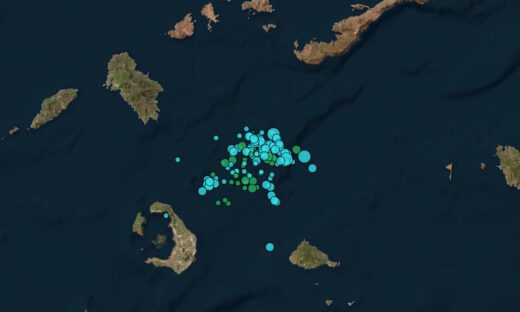 Σεισμοί στη Σαντορίνη: Πάνω από 10 σεισμικές δονήσεις μέσα σε λίγη ώρα – «Δεν μπορούμε να αποκλείσουμε έναν μεγαλύτερο σεισμό»