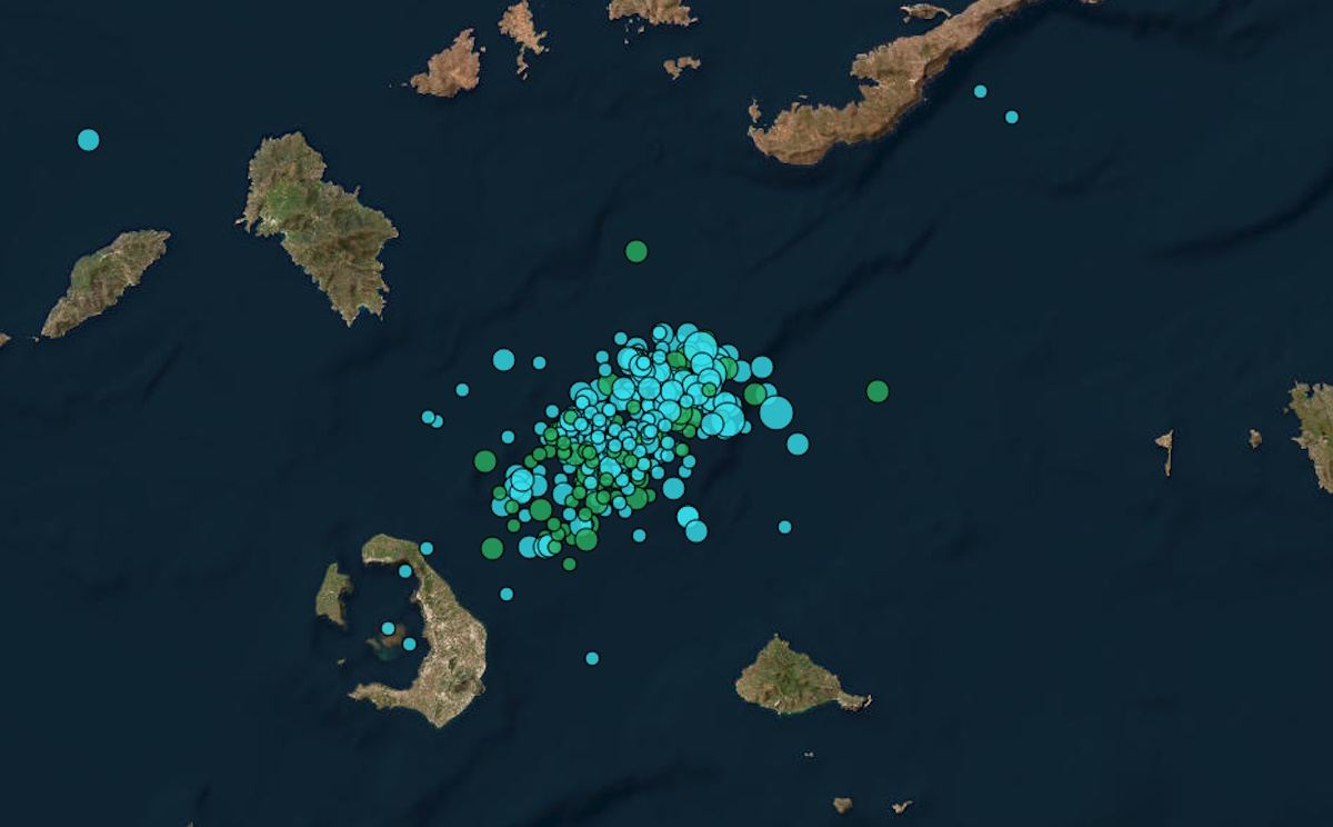Διπλός σεισμός 4,3 Ρίχτερ στη Σαντορίνη: «Συνηθισμένο το σμήνος σεισμών στην Ελλάδα»