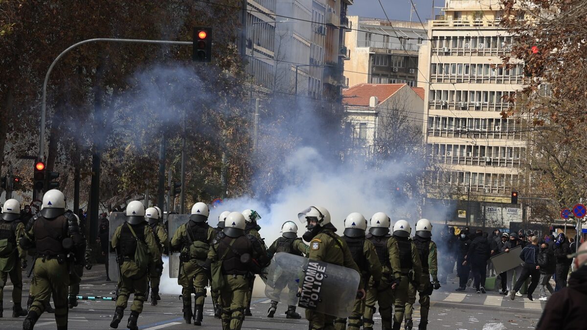 Επεισόδια μετά το συλλαλητήριο για τα Τέμπη