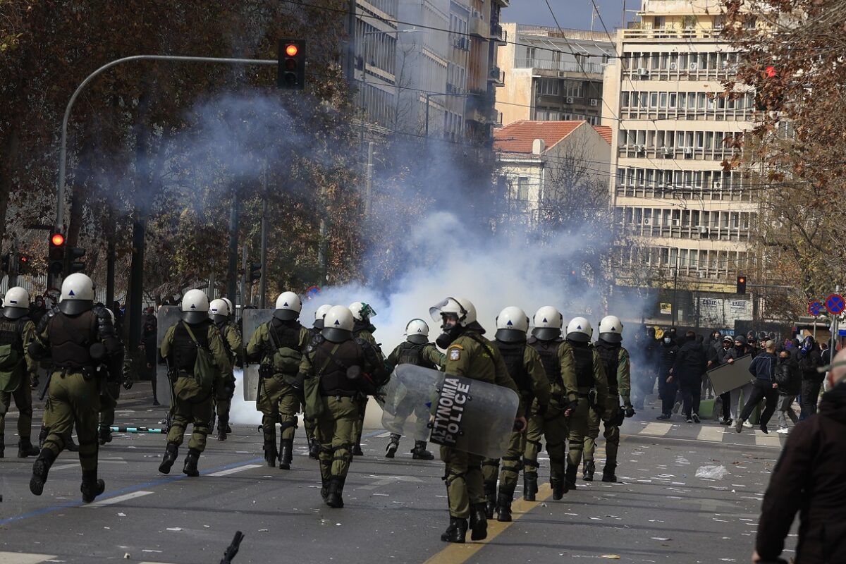 Επεισόδια μετά το συλλαλητήριο για τα Τέμπη