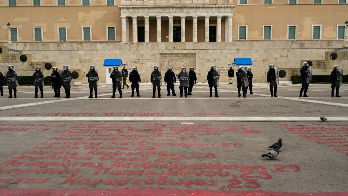 Άνδρες των ΜΑΤ στο φοιτητικό συλλαλητήριο για τα Τέμπη  ΤΑΤΙΑΝΑ ΜΠΟΛΑΡΗ EUROKINISSI