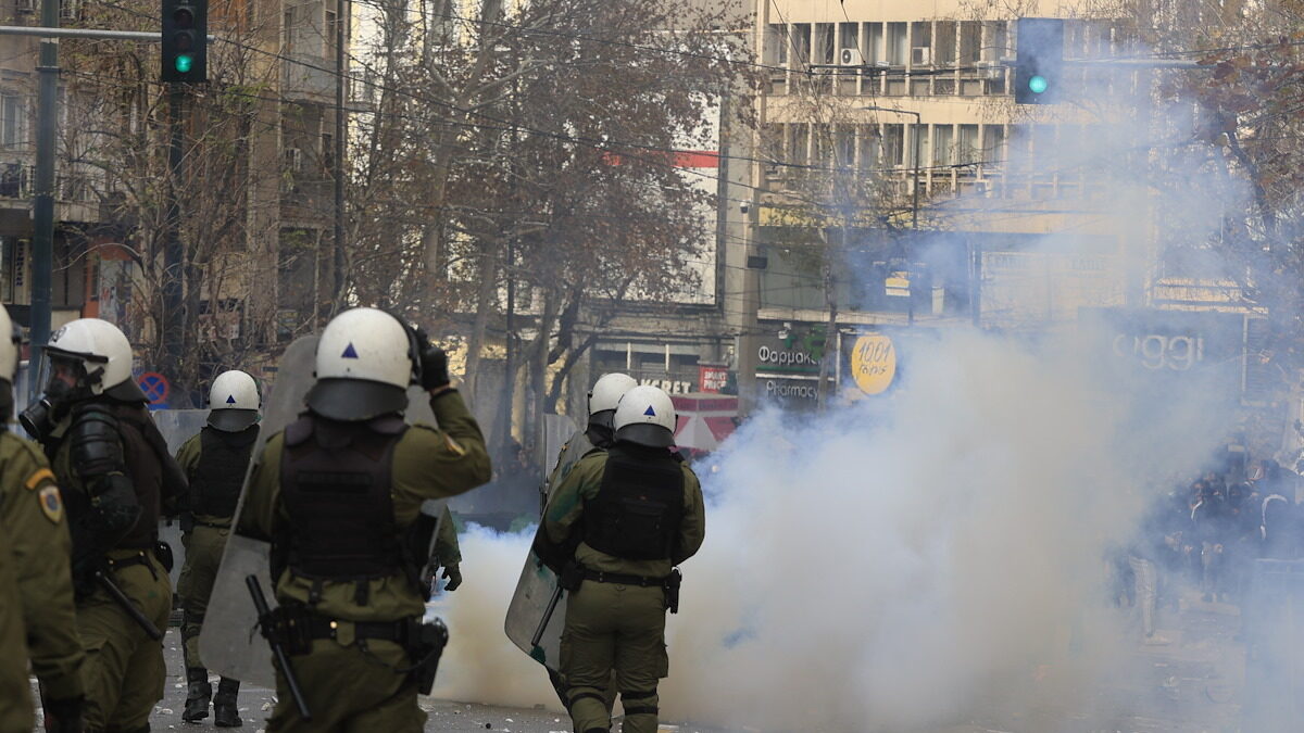 Τραυματίστηκε φωτορεπόρτερ στα επεισόδια στο Σύνταγμα