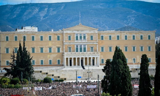 Συλλαλητήριο στο Σύνταγμα για τα Τέμπη