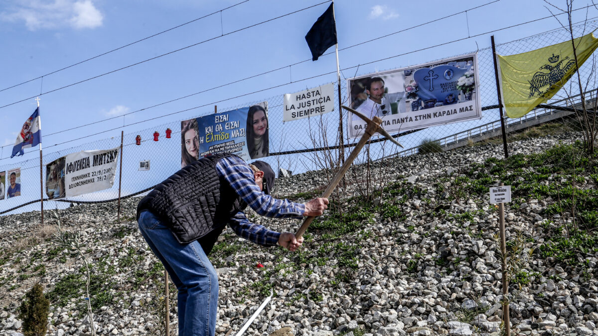 Άγρια κόντρα κυβέρνησης – ΠΑΣΟΚ για τα Τέμπη: Φλυαρία και μισόλογα καταλογίζουν οι μεν – Ανεπάρκεια και ανυποληψία οι δε