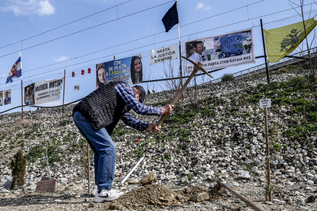 Άγρια κόντρα κυβέρνησης – ΠΑΣΟΚ για τα Τέμπη: Φλυαρία και μισόλογα καταλογίζουν οι μεν – Ανεπάρκεια και ανυποληψία οι δε