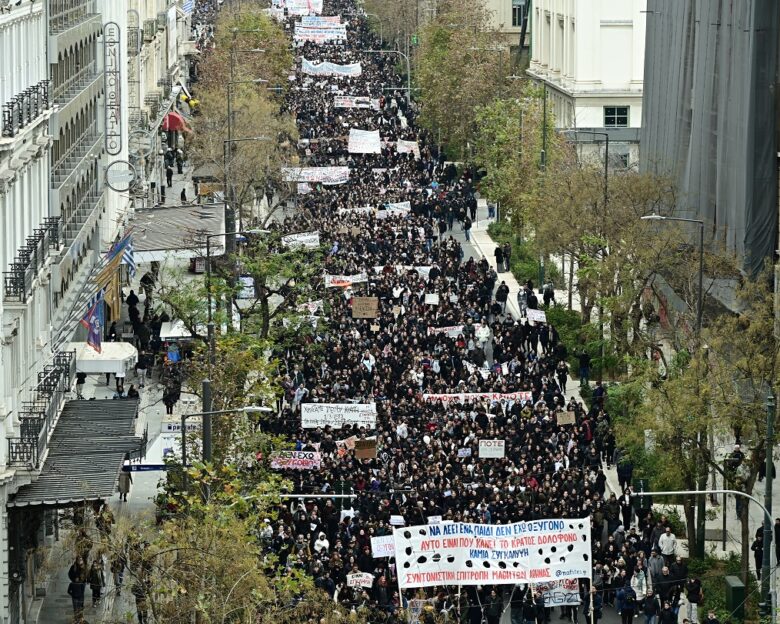 Συγγενείς θυμάτων στο Μάτι: Γιατί δεν θα παρευρεθούμε οργανωμένα στα συλλαλητήρια για την τραγωδία στα Τέμπη