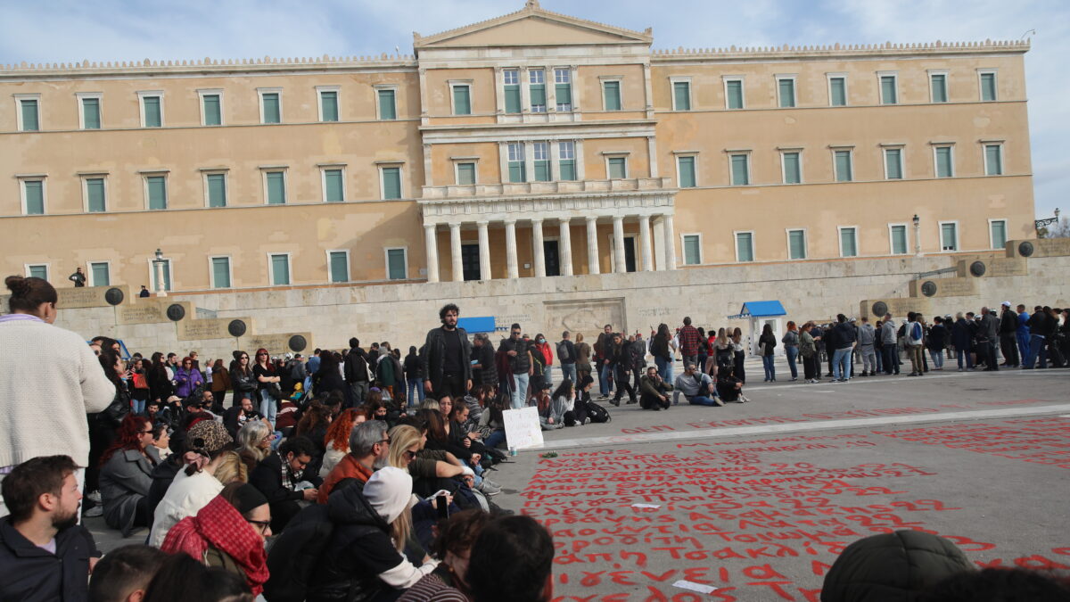 Συλλαλητήριο στην πλατεία Συντάγματος για την τραγωδία των Τεμπών