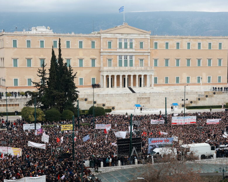 Τέμπη: Η φωνή της Ελλάδας μέσα από τον φακό του Reuters – Συγκλονιστικές εικόνες από τα συλλαλητήρια