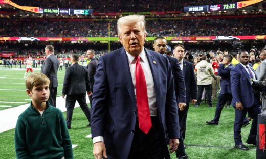 Super Bowl: Viral ο 7χρονος εγγονός του Ντόναλντ Τραμπ και γιος της Ιβάνκα – «Μοιάζει με μικρό μυστικό πράκτορα»