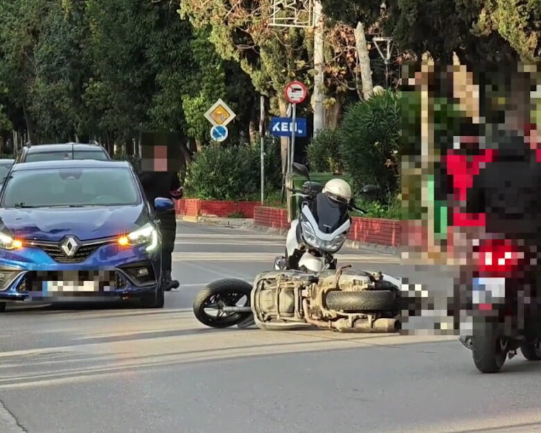 Νέα Φιλαδέλφεια: Τροχαίο στη Λεωφόρο Δεκελείας – Τραυματίστηκε οδηγός μηχανής