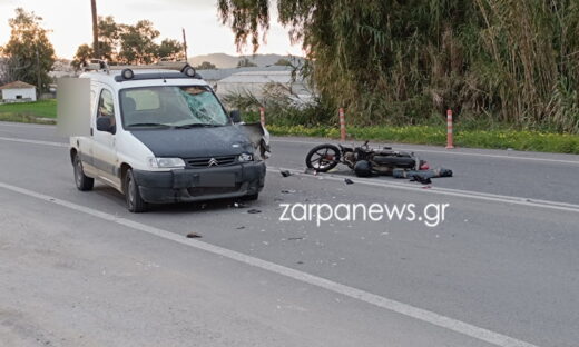 Χανιά: Σφοδρό τροχαίο με μικρό βαν και μοτοσικλέτα – Τραυματίας ο οδηγός της μηχανής