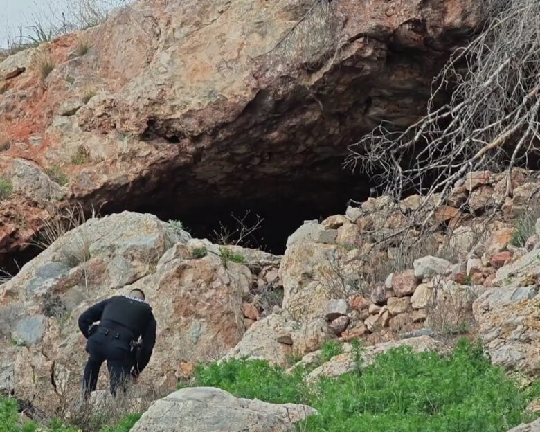 Βρέθηκε νεκρή γυναίκα σε σπηλιά δίπλα στο κοιμητήριο Βούλας