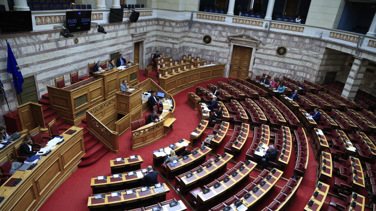 Ψηφίστηκε το νομοσχέδιο του υπουργείου Κοινωνικής Συνοχής και Οικογένειας για την ισότητα των φύλων στις επιχειρήσεις