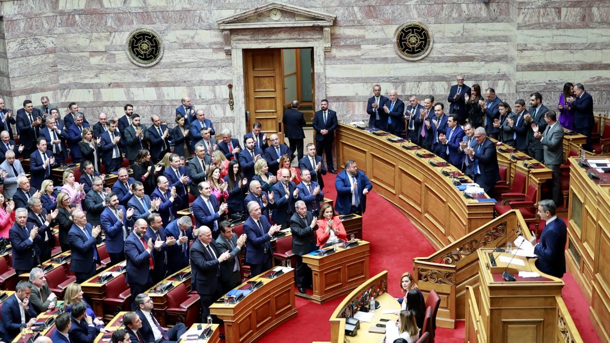 Τέμπη: «Πόλεμος» κυβέρνησης – αντιπολίτευσης για την προ ημερησίας διάταξης συζήτηση στη Βουλή – «Να αποφασίσουν τι θέλουν»