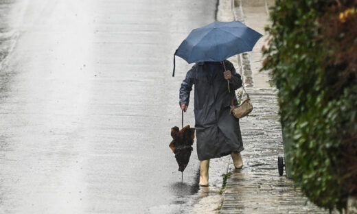 Καιρός: Προσοχή για έντονες βροχοπτώσεις σε Αττική και Βοιωτία τη Δευτέρα – Πτώση της θερμοκρασίας έως 8°C