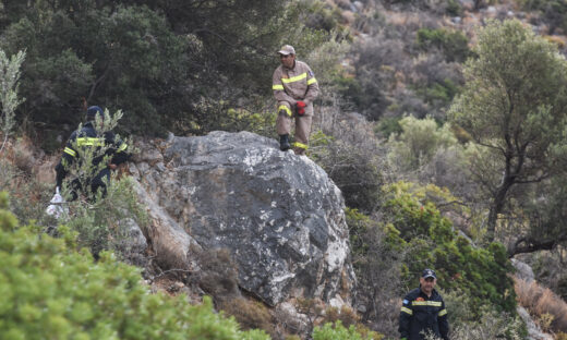 Διασώστες επιχειρούν σε χαράδρα