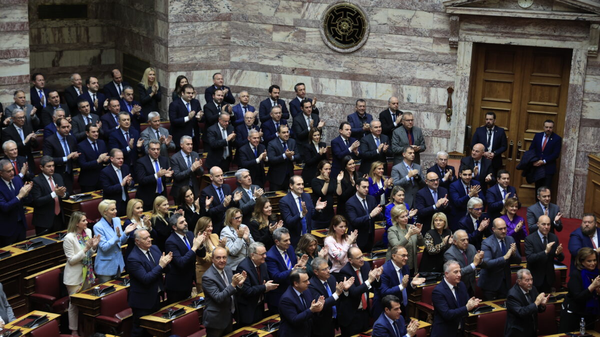 Βουλή: Χαμόγελα, «πηγαδάκια», χειροκροτήματα και αποχωρήσεις στην ψηφοφορία για τον Πρόεδρο Δημοκρατίας