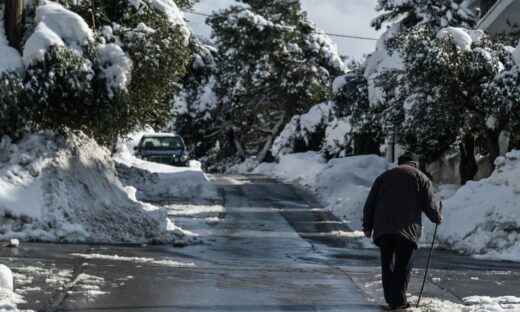 Καιρός σήμερα: Ασθενείς χιονοπτώσεις σε Κρήτη και Εύβοια και στα ηπειρωτικά – Βροχές, κρύο και σύννεφα στην υπόλοιπη χώρα