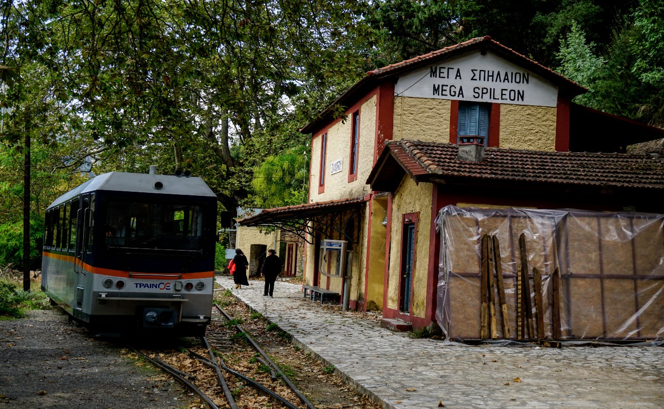 Η Κάτω Ζαχλωρού είναι ορεινό χωριό της πρώην επαρχίας Καλαβρύτων του Νομού Αχαΐας