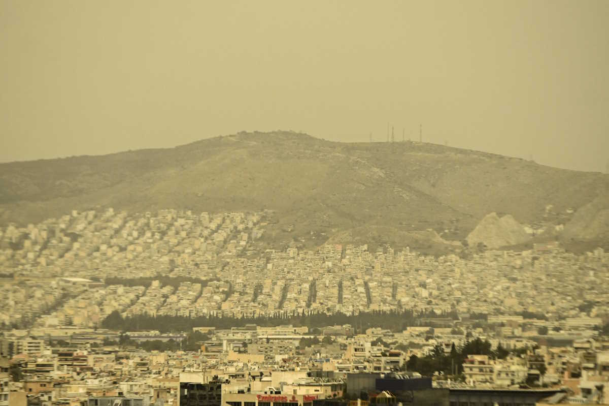 Η αφρικανική σκόνη σχεδόν «εξαφάνισε» την Αθήνα