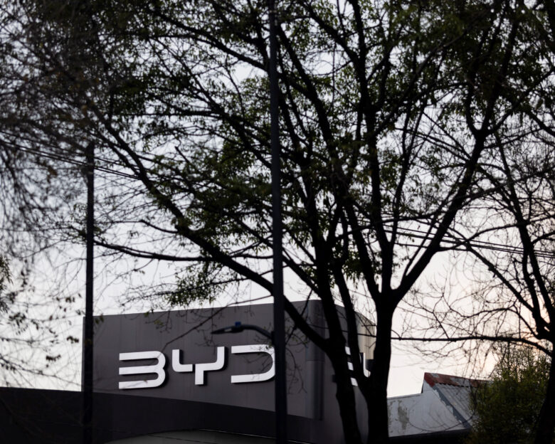 Η BYD δεσμεύεται να συνεργαστεί με την Tesla για την καταπολέμηση των βενζινοκίνητων αυτοκινήτων