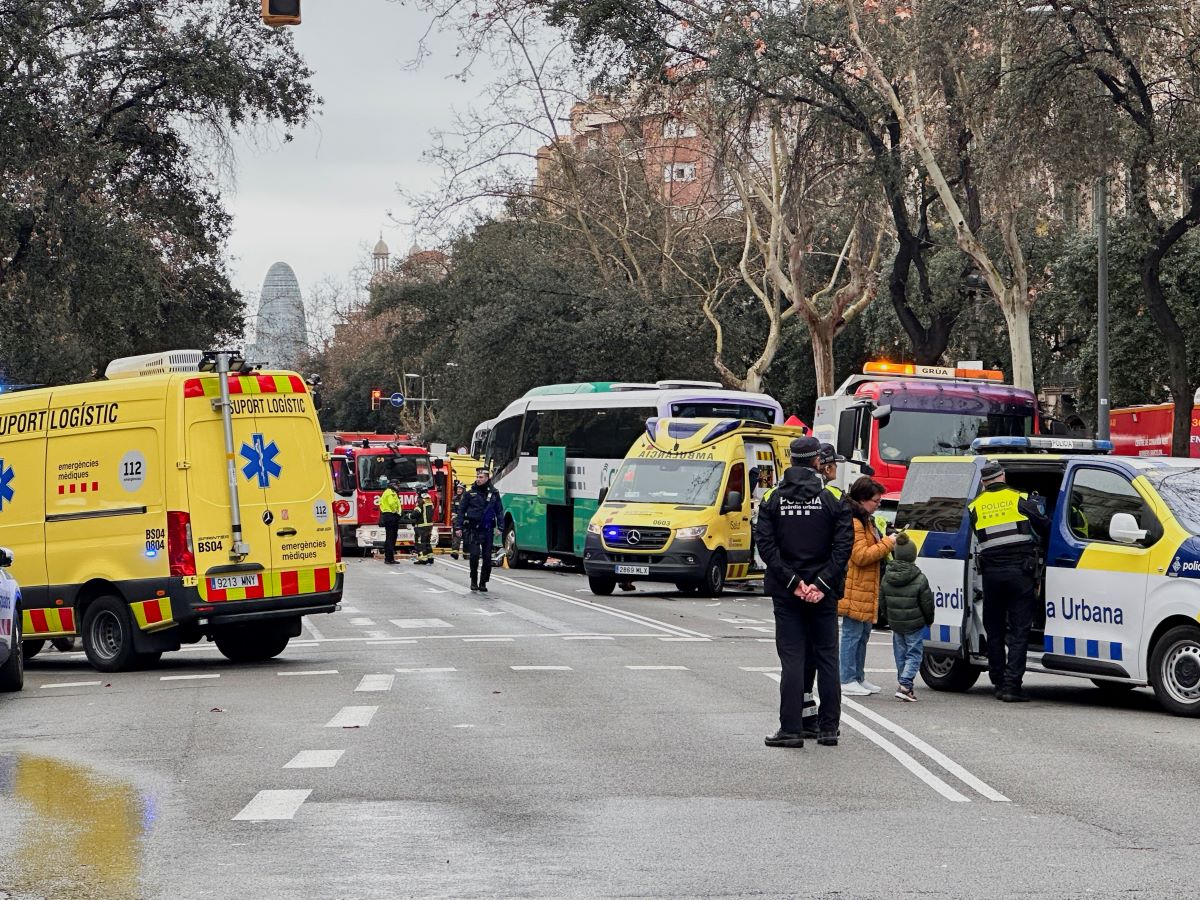 Οι υπηρεσίες έκτακτης ανάγκης έσπευσαν στο σημείο της σύγκρουσης στη Βαρκελώνη