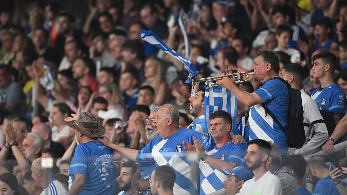 Οι φίλοι της Εθνικής ποδοσφαίρου καλούνται να στηρίξουν τους παίκτες του Γιοβάνοβιτς