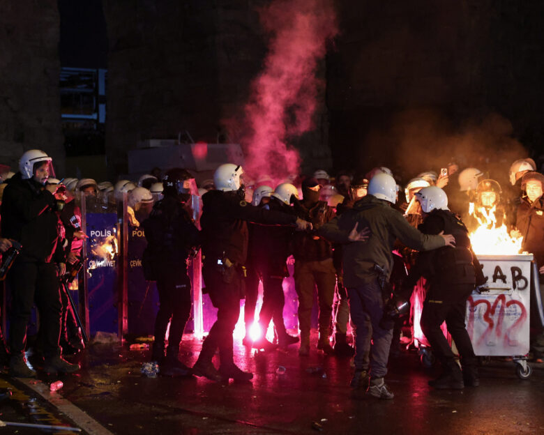 Τουρκία – Νέο σημείωμα του Ιμάμογλου την ώρα που «βράζει» η Κωνσταντινούπολη: «Ο αγώνας μου για το έθνος θα συνεχιστεί»