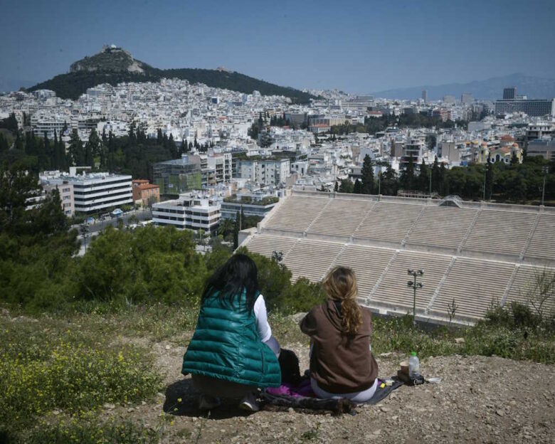 Καιρός – Γιώργος Τσατραφύλλιας: «Άνοιξη διαρκείας» με θερμοκρασίες έως και 10 βαθμούς πάνω από τα κανονικά επίπεδα