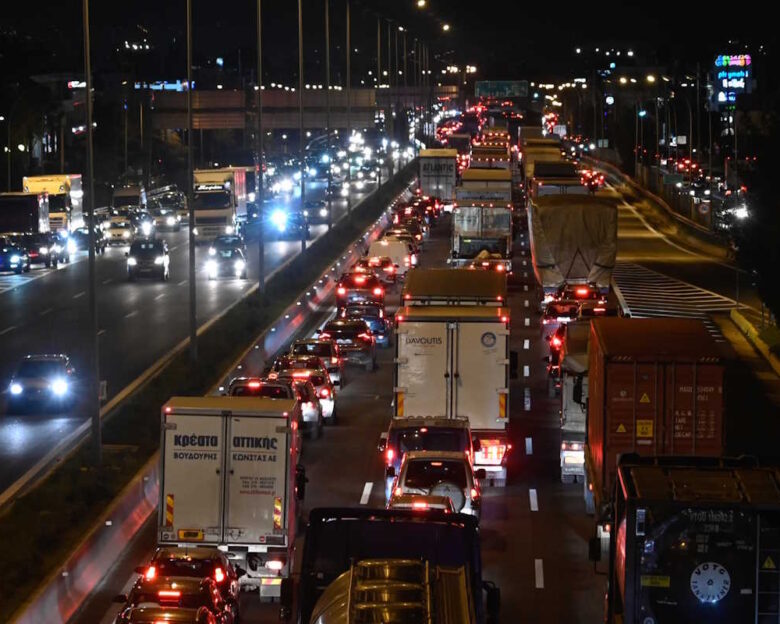 Τροχαίο στον Κηφισό και μποτιλιάρισμα στο ρεύμα προς Λαμία