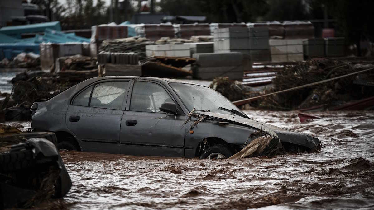 Πλημμύρες και καταστροφές στη Μάνδρα Αττικής στις 15 Νοεμβρίου 2017