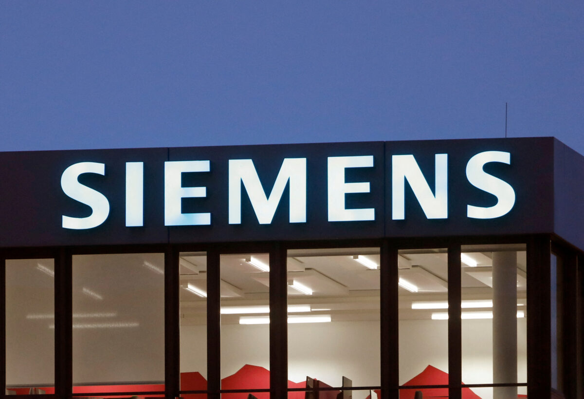 Το λογότυπο της Siemens σε κτίριο γραφείων