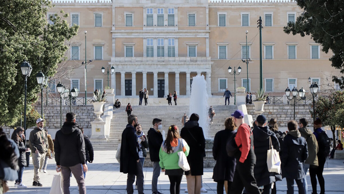 Στιγμιότυπα καθημερινότητας στο κέντρο της Αθήνας, στο Σύνταγμα