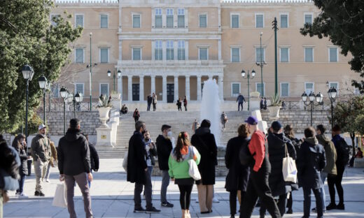 Στιγμιότυπα καθημερινότητας στο κέντρο της Αθήνας, στο Σύνταγμα